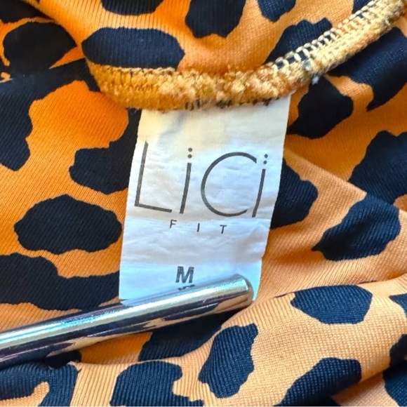 LICI FITLeopard Print Scrunch Biker Shorts - Size M - Animal Print / Orange - Picture 10 of 12